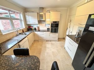 Kitchen- click for photo gallery